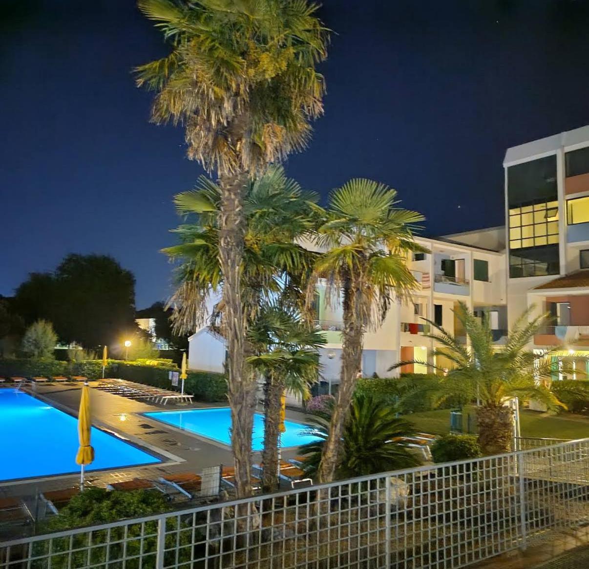 Apartment Caorle De Lux Swimming Pool, Parking, Garden Exterior photo